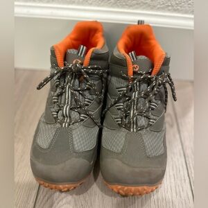 Merrell Boys Chameleon 7 Mid hiking boots size 7Y (big kids)